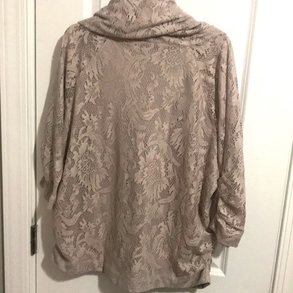 SIMONTONSays size 1X lace cowl neck top with lining NWOT - Picture 2 of 5